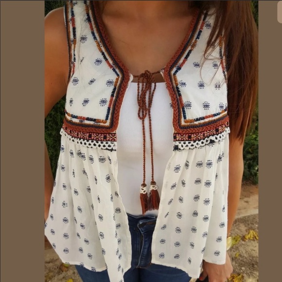 Zara NWOT Embroidered Crop Sleeveless Open Cardigan Tassel Tie Vest/Blouse - Picture 3 of 11